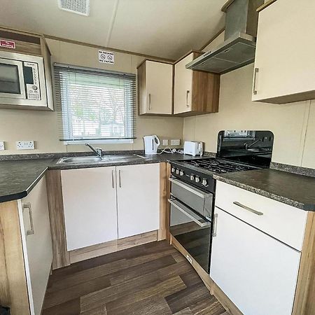 Lovely 6 Berth Caravan With Decking At Carlton Meres In Suffolk Ref 60058M Saxmundham Dış mekan fotoğraf