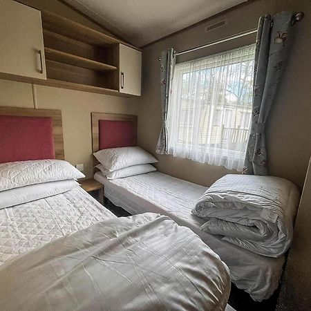 Lovely 6 Berth Caravan With Decking At Carlton Meres In Suffolk Ref 60058M Saxmundham Dış mekan fotoğraf