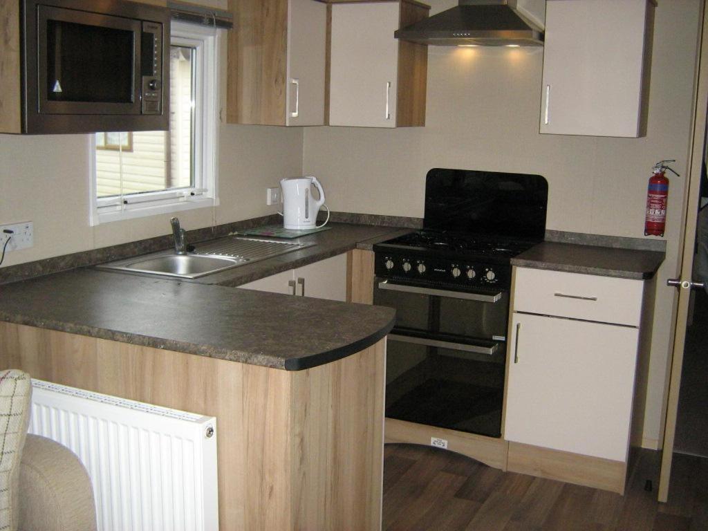 Lovely 6 Berth Caravan With Decking At Carlton Meres In Suffolk Ref 60058M Saxmundham Dış mekan fotoğraf