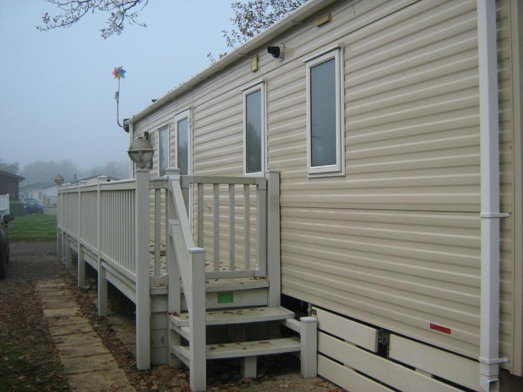 Lovely 6 Berth Caravan With Decking At Carlton Meres In Suffolk Ref 60058M Saxmundham Dış mekan fotoğraf