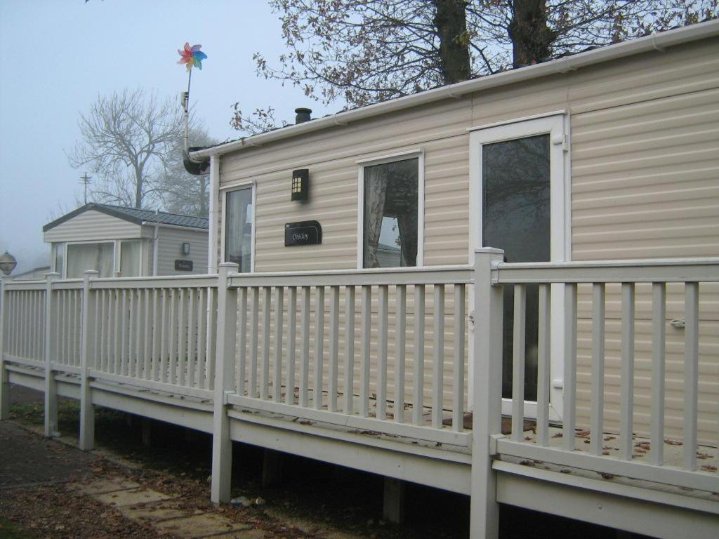 Lovely 6 Berth Caravan With Decking At Carlton Meres In Suffolk Ref 60058M Saxmundham Dış mekan fotoğraf