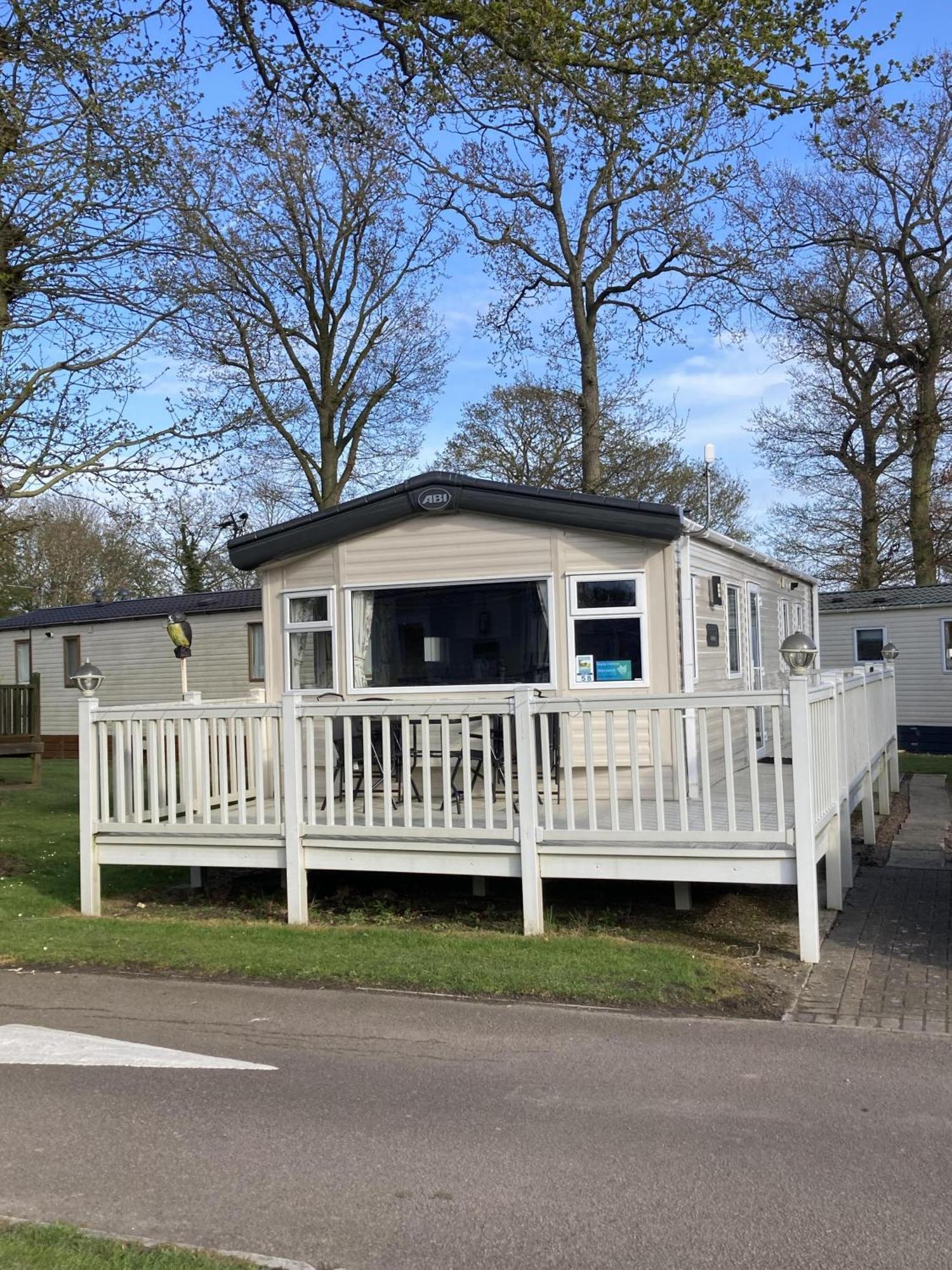 Lovely 6 Berth Caravan With Decking At Carlton Meres In Suffolk Ref 60058M Saxmundham Dış mekan fotoğraf