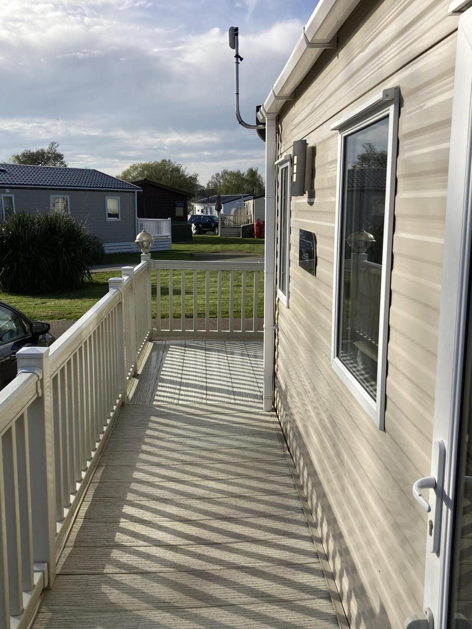 Lovely 6 Berth Caravan With Decking At Carlton Meres In Suffolk Ref 60058M Saxmundham Dış mekan fotoğraf