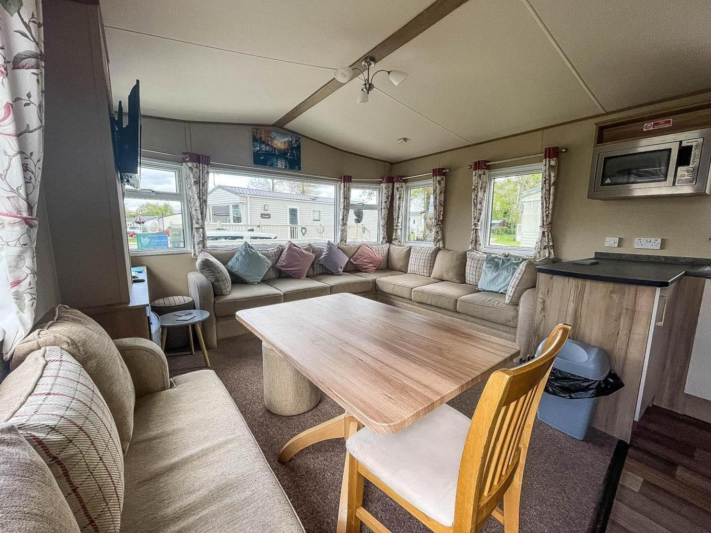 Lovely 6 Berth Caravan With Decking At Carlton Meres In Suffolk Ref 60058M Saxmundham Dış mekan fotoğraf