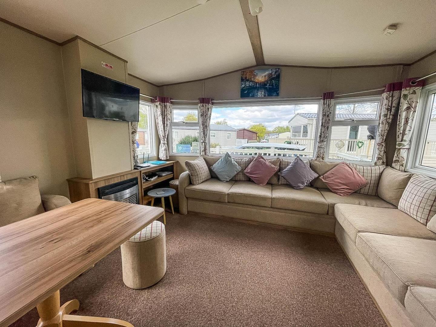 Lovely 6 Berth Caravan With Decking At Carlton Meres In Suffolk Ref 60058M Saxmundham Dış mekan fotoğraf
