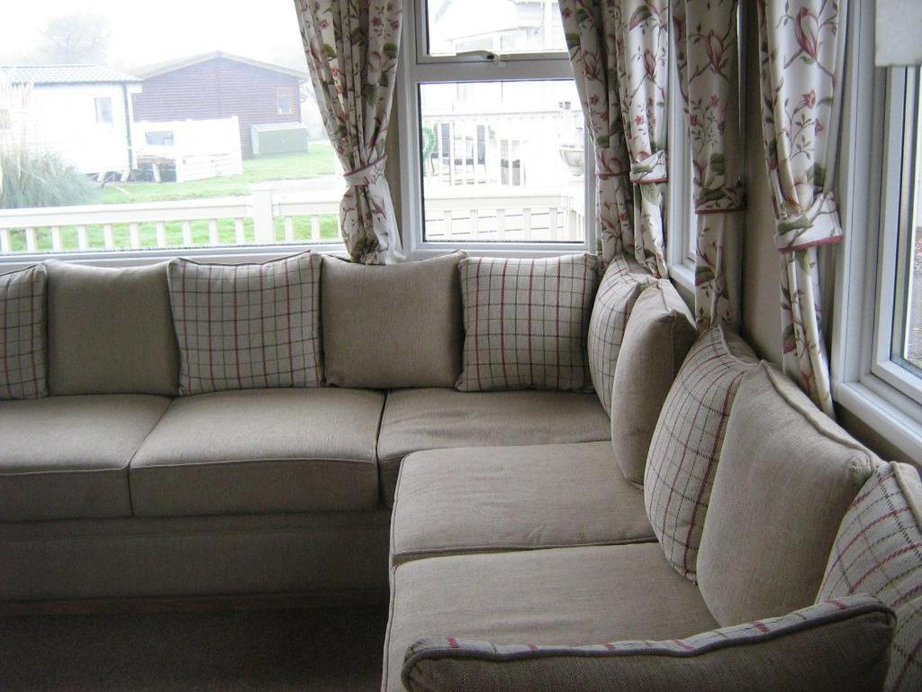Lovely 6 Berth Caravan With Decking At Carlton Meres In Suffolk Ref 60058M Saxmundham Dış mekan fotoğraf