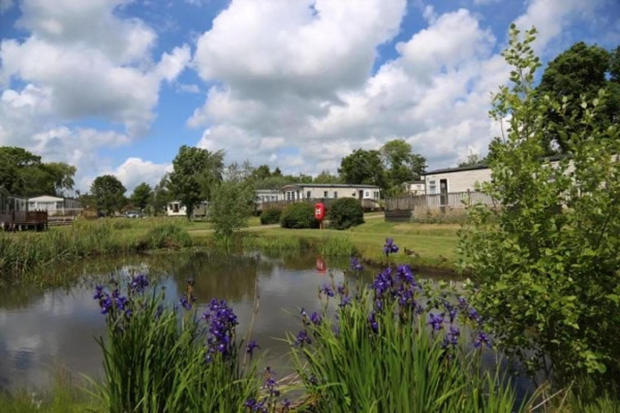 Lovely 6 Berth Caravan With Decking At Carlton Meres In Suffolk Ref 60058M Saxmundham Dış mekan fotoğraf