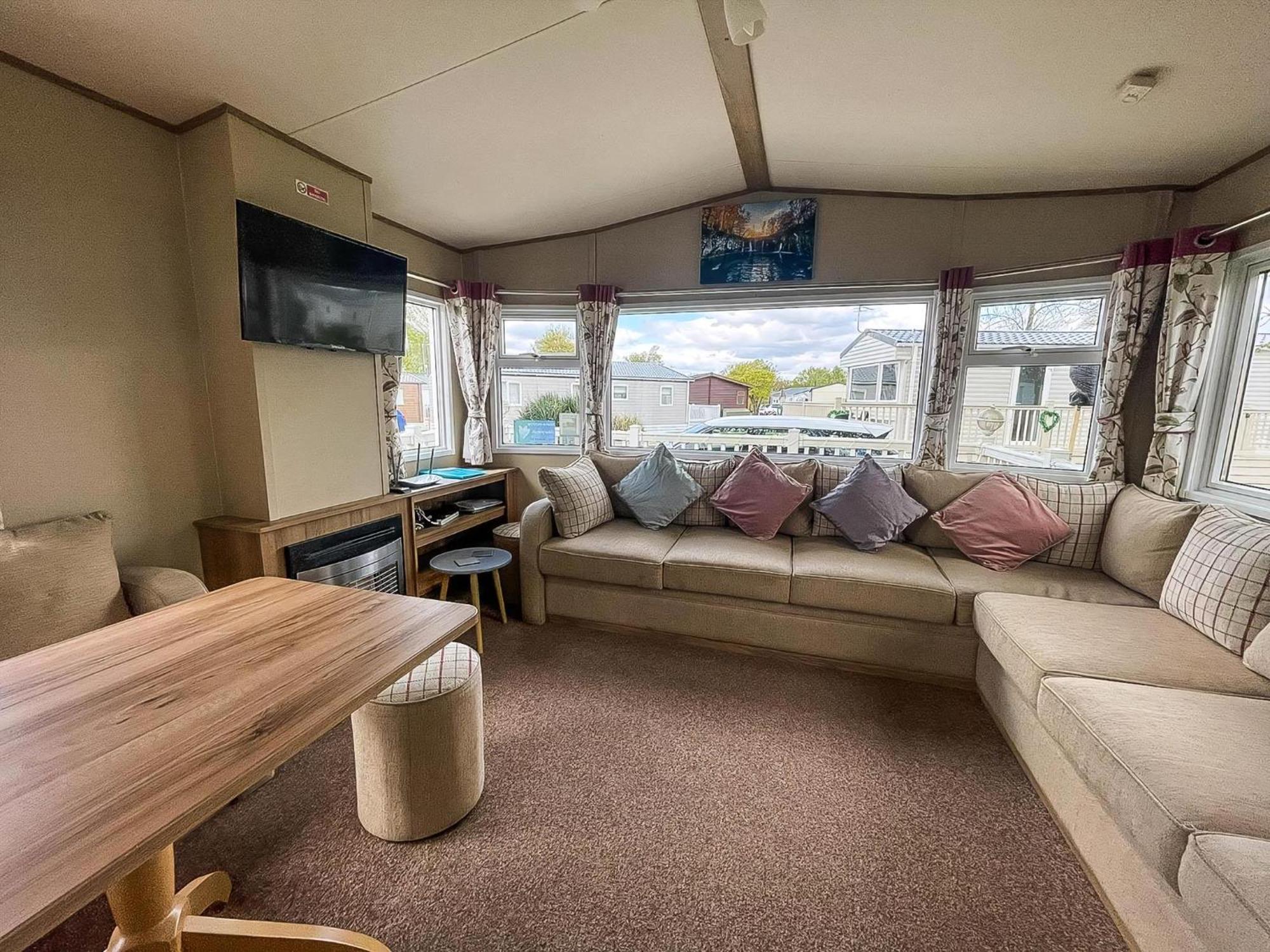 Lovely 6 Berth Caravan With Decking At Carlton Meres In Suffolk Ref 60058M Saxmundham Dış mekan fotoğraf
